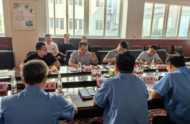 图为西安西玛电机有限公司相关负责人介绍了西安西玛电机有限公司基本情况 图为西安西玛电机有限公司相关负责人介绍了西安西玛电机有限公司基本情况